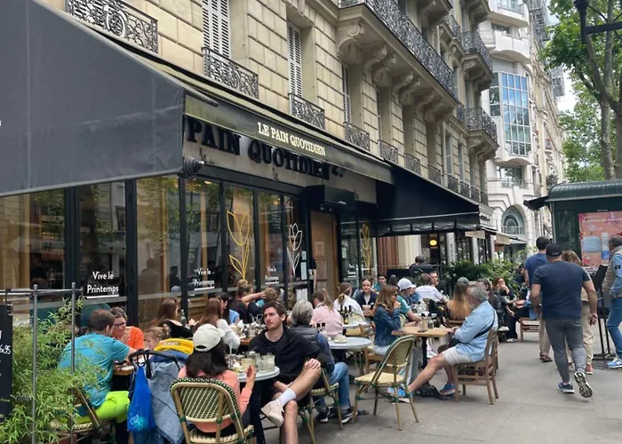 16 Victor Hugo Superbe 아파트 파리